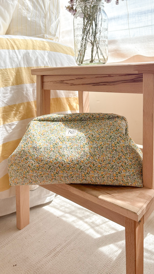 Pouch flores amarillas